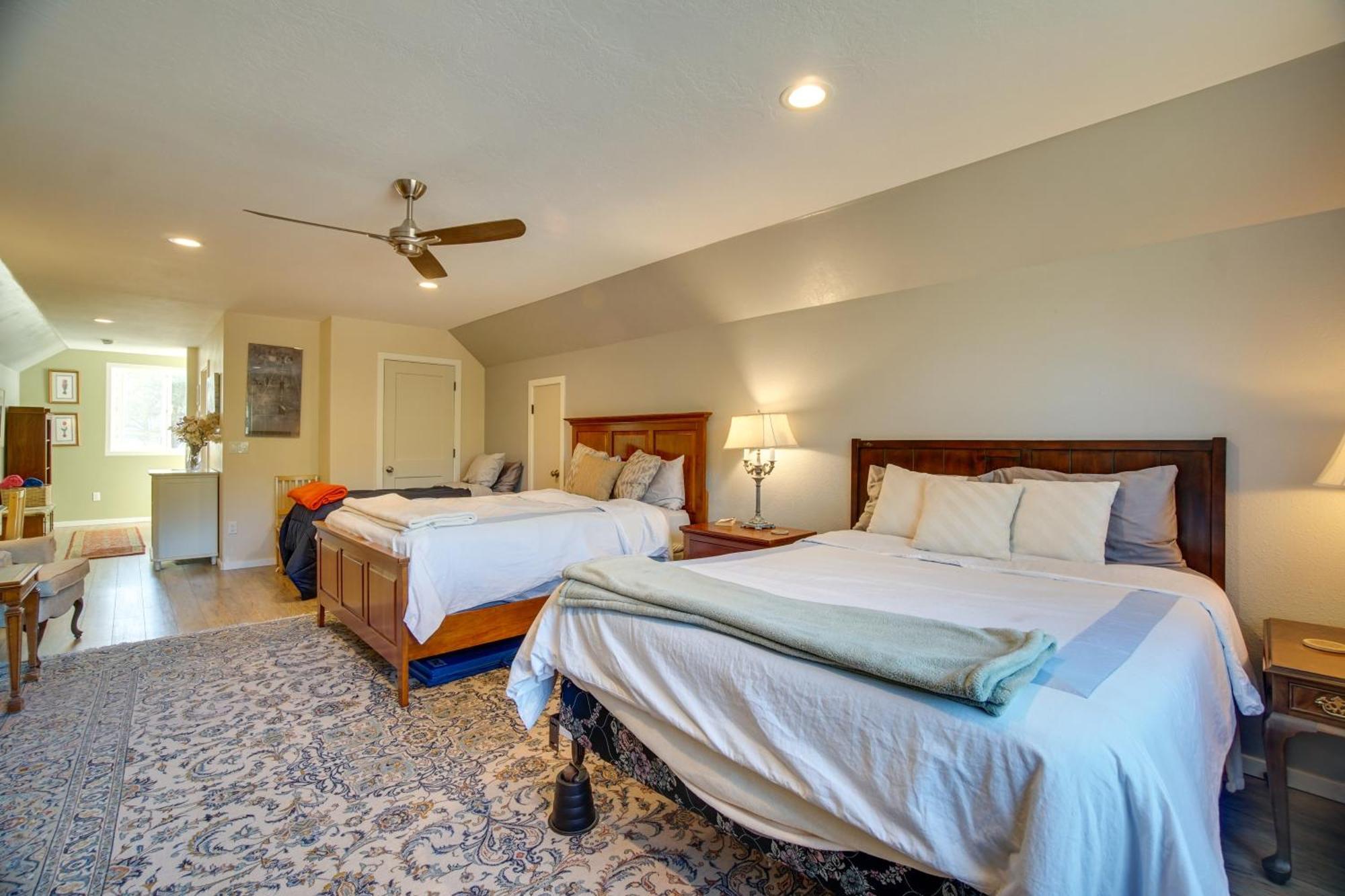 Holiday home Cabin Hideaway With Views, Half Mi To Lake