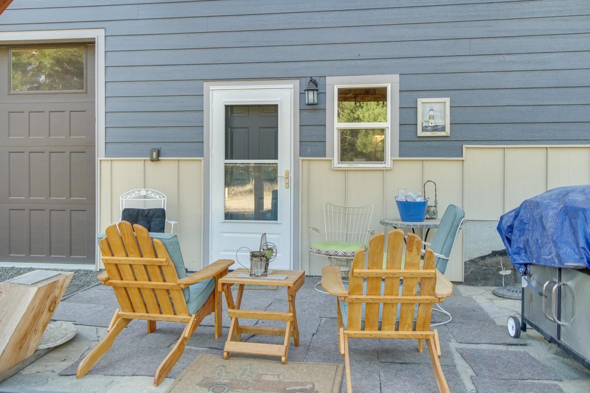 Cabin Hideaway With Views, Half Mi To Lake Holiday home *