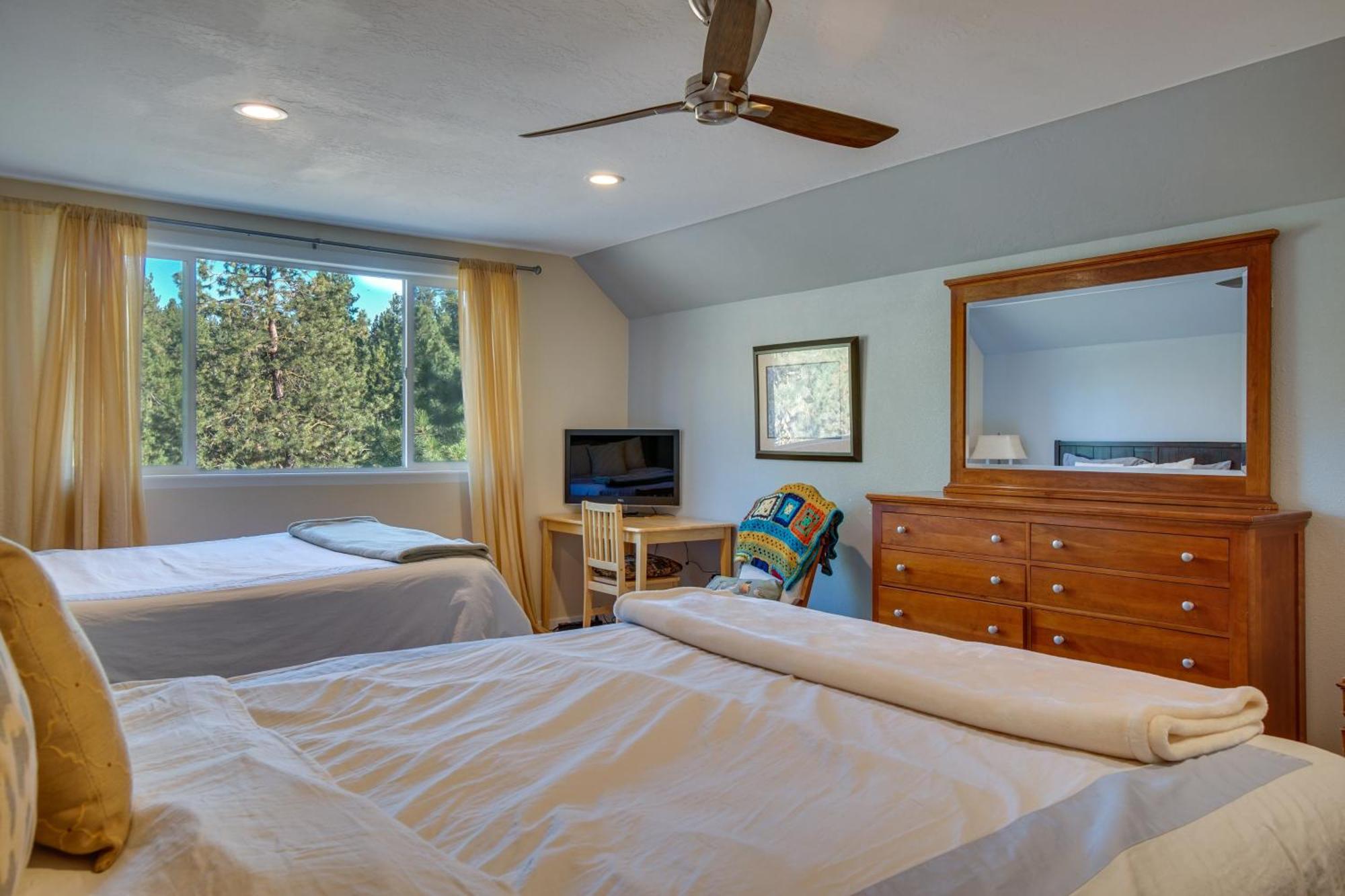 Cabin Hideaway With Views, Half Mi To Lake Holiday home