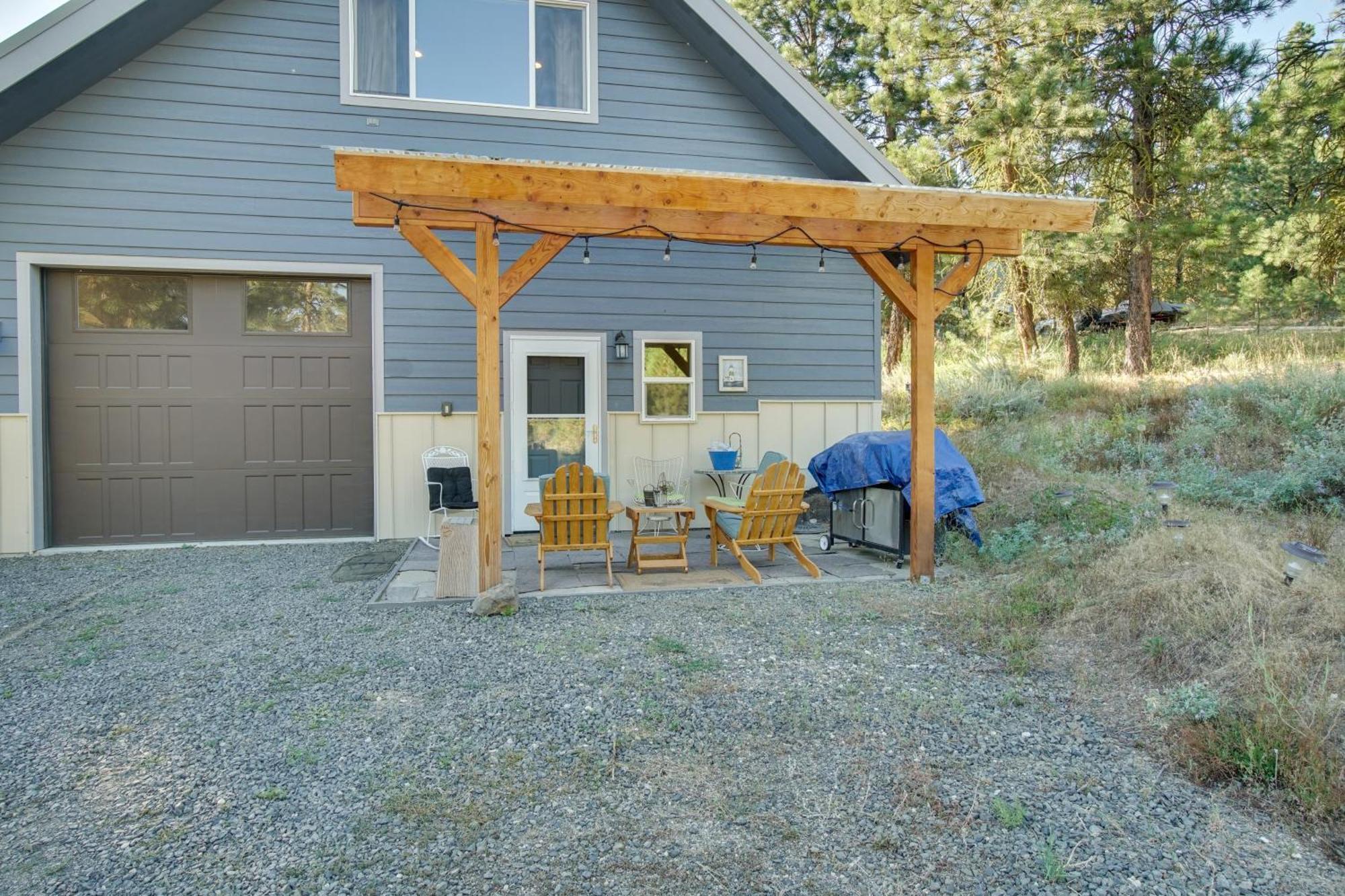 Cabin Hideaway With Views, Half Mi To Lake Holiday home