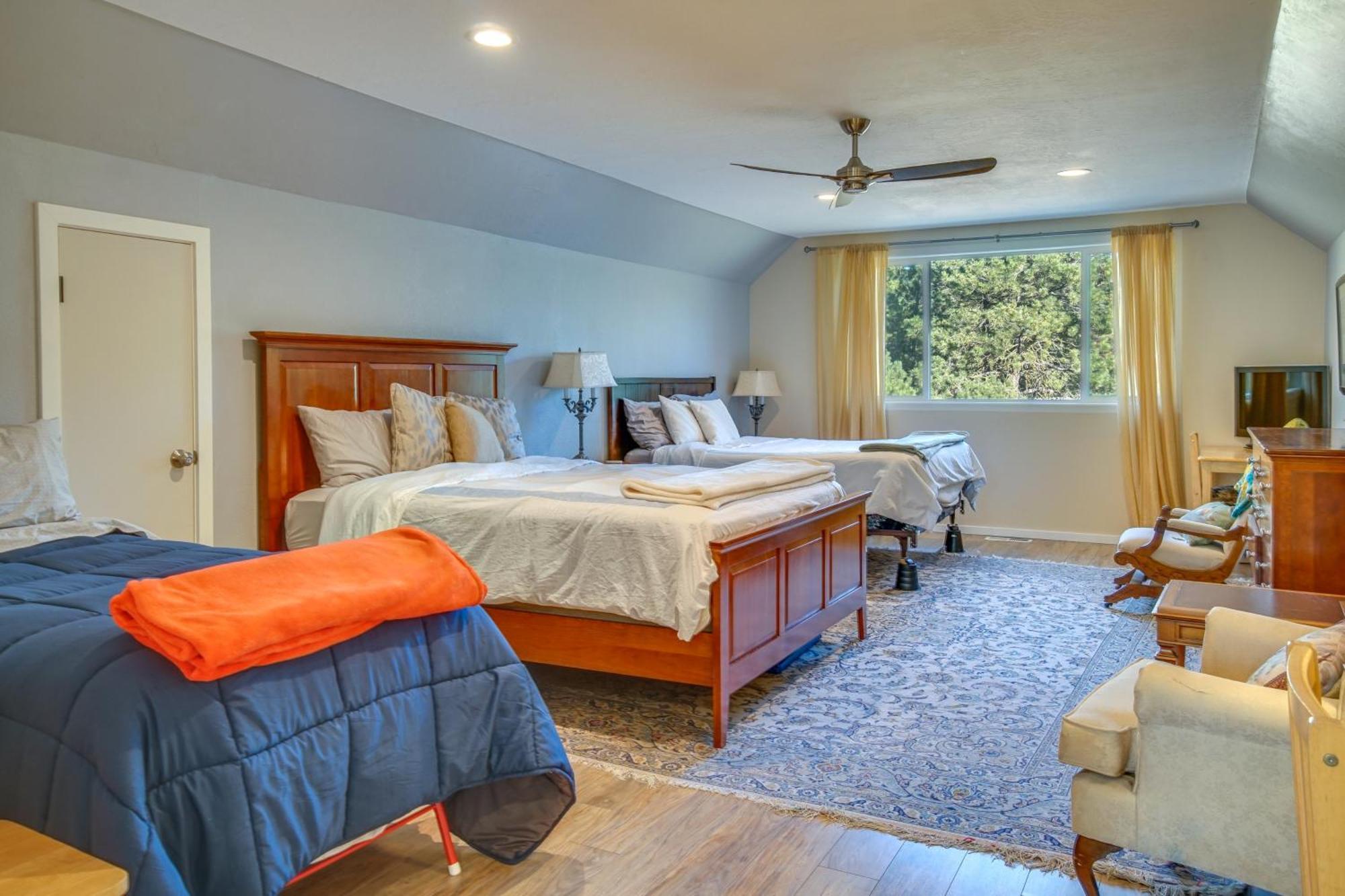Cabin Hideaway With Views, Half Mi To Lake Holiday home *